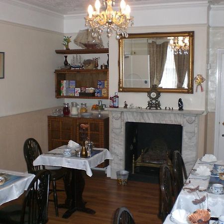 Melville Lodge Gatwick Горлі Екстер'єр фото