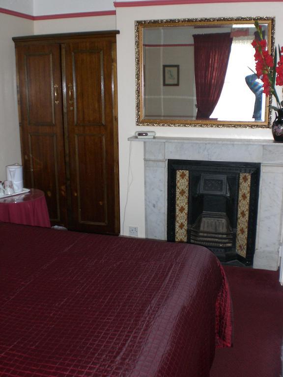 Melville Lodge Gatwick Горлі Екстер'єр фото