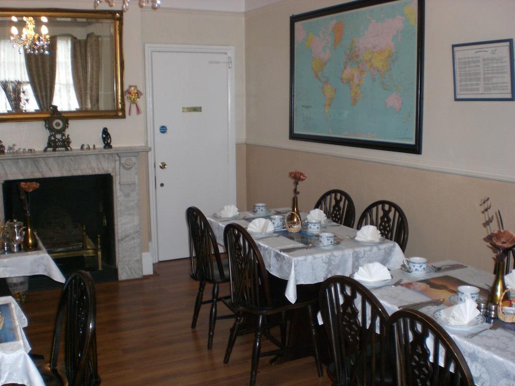 Melville Lodge Gatwick Горлі Екстер'єр фото