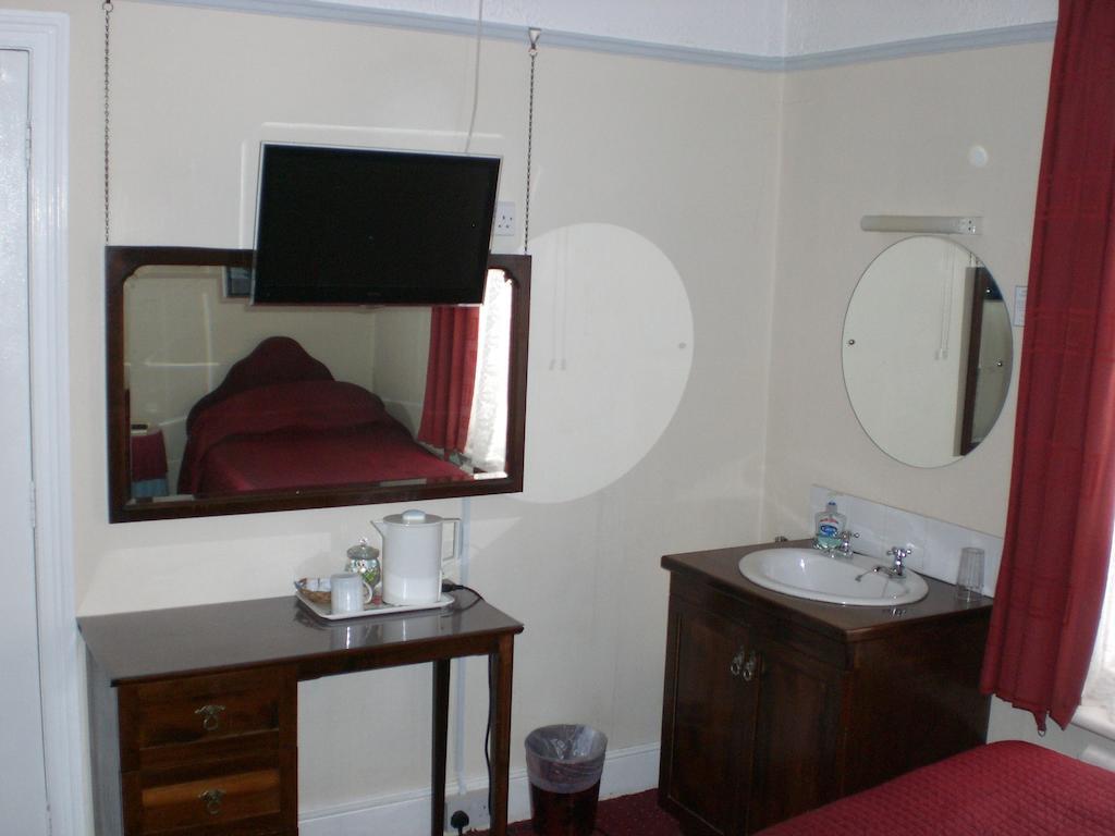 Melville Lodge Gatwick Горлі Екстер'єр фото